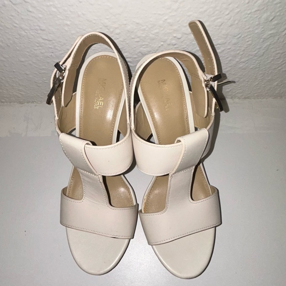 Michael Kors Becker T Strap cream,tan, brown 
Elegant Cream Block Heel Sandals - Picture 9 of 12